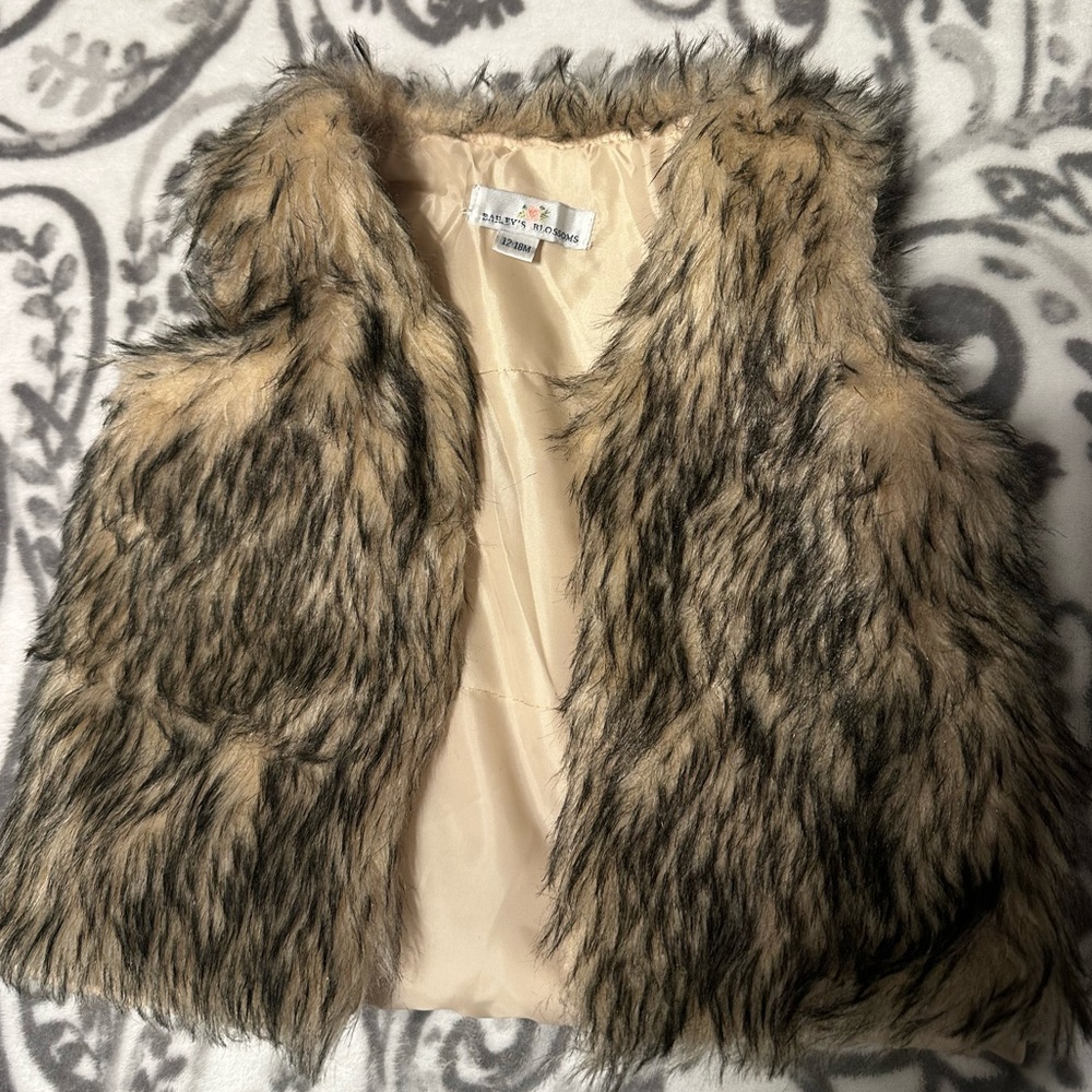 Bailey’s Blossoms faux fur vest 12-18 m